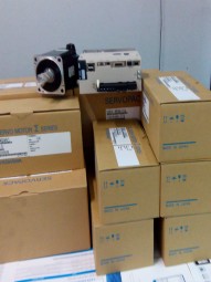 Servomotor YASKAWA-1 Servomotor YASKAWA-1